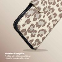Selencia Étui de télephone portefeuille imprimé léopard Sabi Apple iPhone 14 / 13 - Soft Ivory
