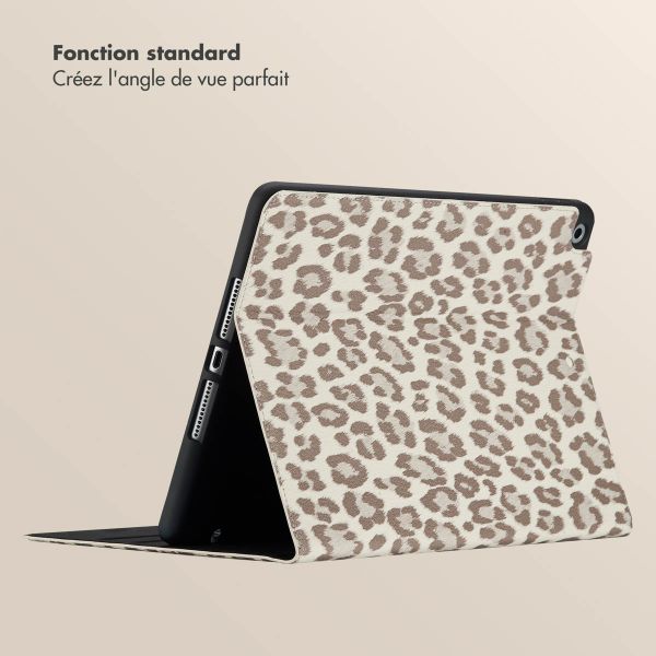 Selencia Coque tablette Sabi avec imprimé léopard Apple iPad 9 (2021) 10.2 pouces / iPad 8 (2020) 10.2 pouces / iPad 7 (2019) 10.2 pouces - Soft Ivory
