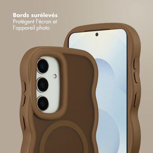 Selencia Coque arrière Wavy avec MagSafe Samsung Galaxy S24 / S25 - Mocha Brown