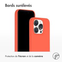 Accezz Coque Liquid Silicone iPhone 15 Pro - Nectarine