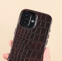 Selencia Coque arrière Croco avec MagSafe Apple iPhone 16 - Choco Brown