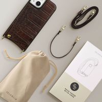 Selencia Coque de télephone Nova Croco avec cordon et porte-cartes Apple iPhone 15 - Choco Brown