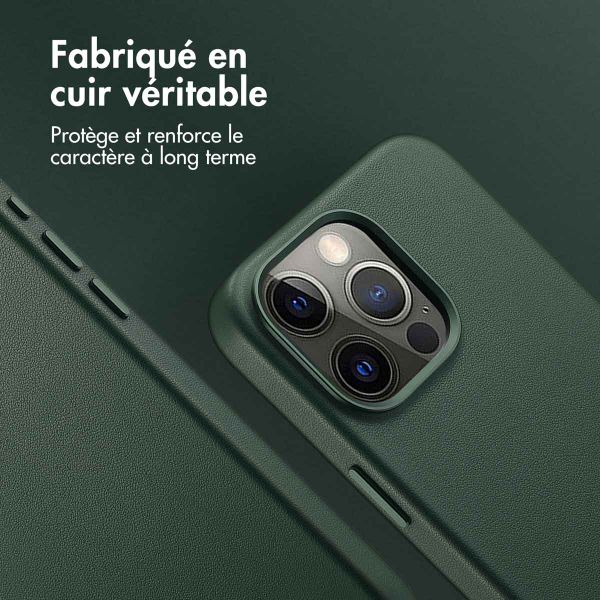 Accezz Coque arrière en cuir avec MagSafe iPhone 15 Pro Max - Cedar Green