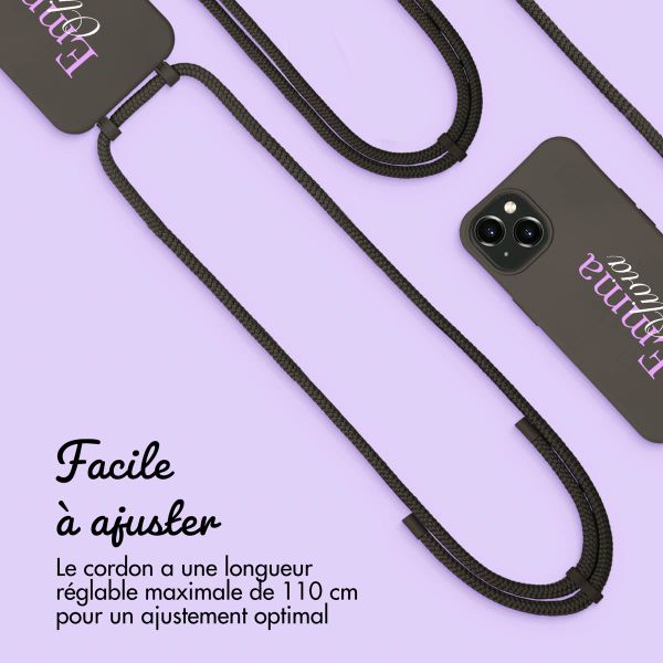 Coque de couleur personnalisée MagSafe avec cordon amovible  et nom iPhone 15 - Black Coffee