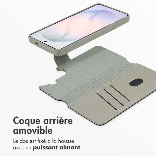 Accezz Étui de télephone portefeuille en cuir 2-en-1 avec MagSafe Samsung Galaxy S26 - Light Grey