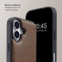 Selencia Coque de télephone Nova avec cordon et porte-cartes Apple iPhone 17 - Mocha Brown