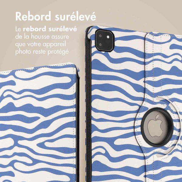imoshion Coque tablette Design rotatif à 360° Apple iPad Air 13 pouces (2025) M3 / (2024) M2 - White Blue Stripes