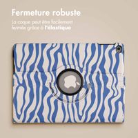 imoshion Coque tablette Design rotatif à 360° Apple iPad 6 (2018) 9.7 pouces / iPad 5 (2017) 9.7 pouces - White Blue Stripes