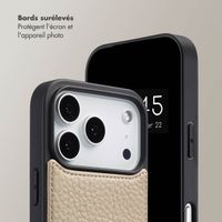Selencia Coque de télephone Nova avec cordon et porte-cartes Apple iPhone 17 Pro - Beige