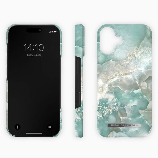 iDeal of Sweden Coque Fashion iPhone 16 - Azura Marble