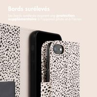 imoshion Étui de téléphone portefeuille Design iPhone SE (2022 / 2020) / 8 / 7 / 6(s) - Desert Dots