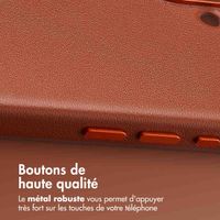 Accezz Coque arrière en cuir avec MagSafe Apple iPhone 16 - Sienna Brown