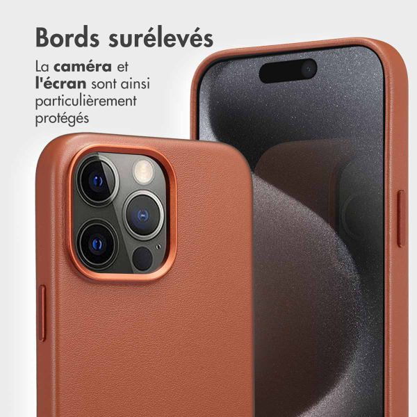 Accezz Étui de télephone portefeuille en cuir 2-en-1 avec MagSafe iPhone 15 Pro Max - Sienna Brown