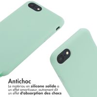 imoshion Coque en silicone avec cordon Apple iPhone SE (2022 / 2020) / 8 / 7 - Vert menthe