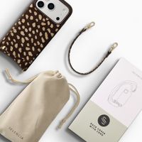 Selencia Nova coque arrière en cuir véritable avec porte-cartes Apple iPhone 17 Pro - Fawn Chic