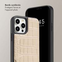 Selencia Coque Croco avec cordon et porte-cartes Nova iPhone 12 (Pro) - Beige