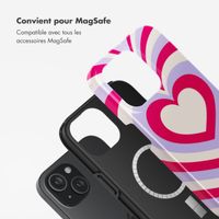 Selencia Coque arrière Vivid Tough avec MagSafe iPhone 15 - Double Hearts Rubine Red Lilac