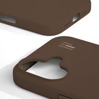 iDeal of Sweden Coque en silicone avec MagSafe Apple iPhone 17 - Mocha Mousse