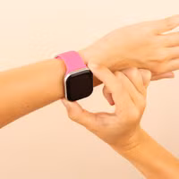 imoshion Bracelet en silicone⁺ Apple Watch Series 1 t/m 9 / SE (38/40/41 mm) | Series 10 / 11 (42 mm) - Taille S/M - Barbie Pink