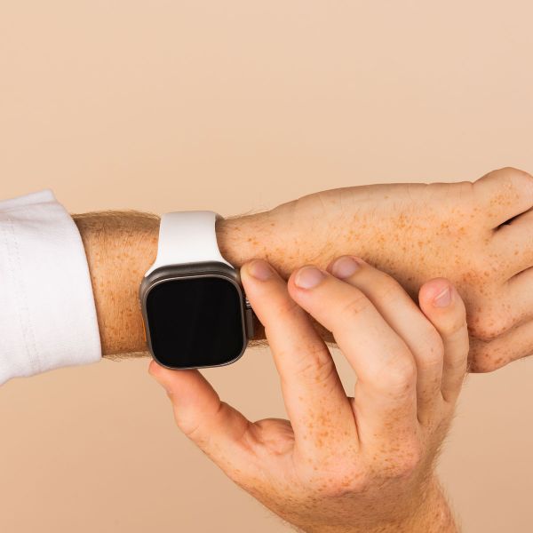 imoshion Bracelet en silicone⁺ Apple Watch Series 1 t/m 11 / SE / Ultra (44/45/46/49 mm) - Taille M/L - Blanc