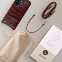 Selencia Coque de télephone Nova Croco avec cordon et porte-cartes Samsung Galaxy A37 (5G) - Burgundy
