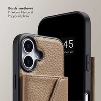 Selencia Coque de télephone Sera avec cordon et porte-cartes enveloppe Apple iPhone 17 - Taupe