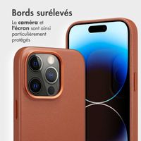 Accezz Étui de télephone portefeuille en cuir 2-en-1 avec MagSafe Apple iPhone 14 Pro - Sienna Brown