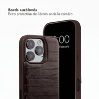 Selencia Nova coque arrière en cuir véritable avec porte-cartes Apple iPhone 16 Pro - Dark Chocolate