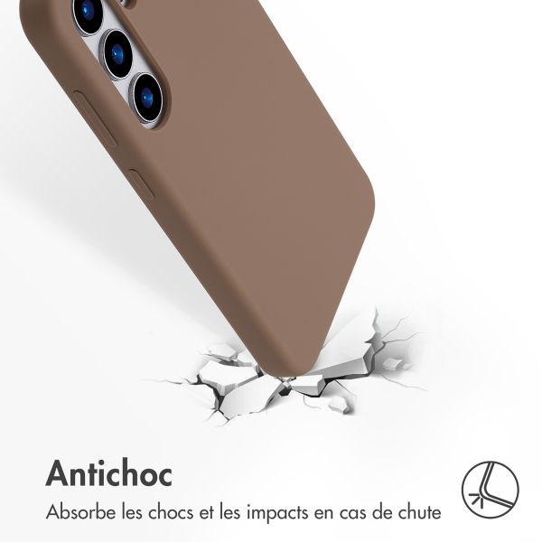 Accezz Coque Liquid Silicone avec MagSafe Samsung Galaxy S25 - Marron clair