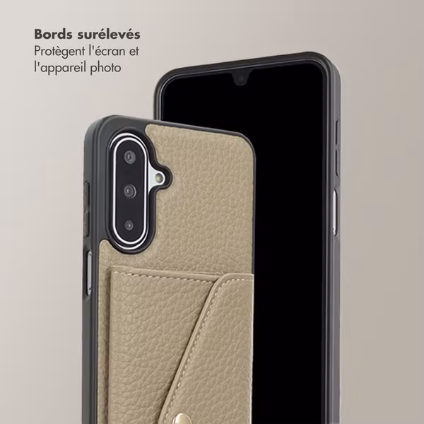 Selencia Coque de télephone Sera avec cordon et porte-cartes enveloppe Samsung Galaxy A17 (5G) - Taupe