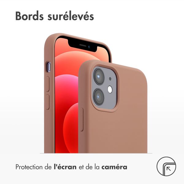 Accezz Coque Liquid Silicone avec MagSafe Apple iPhone 12 (Pro) - Lichtbruin