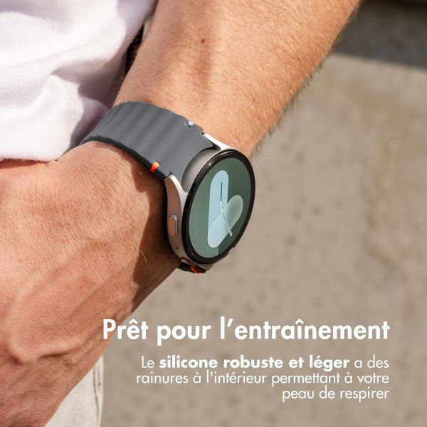 imoshion Bracelet Wave en silicone Samsung Galaxy Watch 4 / 5 / 6 / 7 (20 mm) - Vert foncé