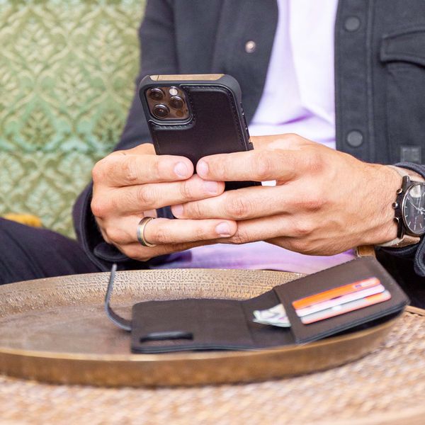 Accezz Étui de téléphone portefeuille en cuir de qualité supérieure 2 en 1 Samsung Galaxy S22 - Noir