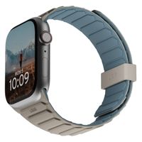 UAG Pathfinder | Bracelet en silicone réversible pour l'Apple Watch Series 1 à 10 / SE / Ultra (2) (44/45/46/49 mm) - Dune/Bleu Nuage