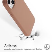 Accezz Coque Liquid Silicone avec MagSafe Apple iPhone 15 - Lichtbruin