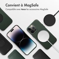 Accezz Coque arrière en cuir avec MagSafe Apple iPhone 14 Pro Max - Cedar Green
