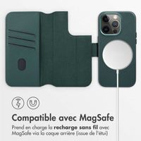 Accezz Étui de télephone portefeuille en cuir 2-en-1 avec MagSafe Apple iPhone 14 Pro - Cedar Green