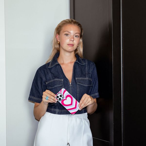 Selencia Coque arrière Vivid avec MagSafe Apple iPhone 15 - Double Hearts Rubine Red Lilac