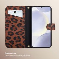 Selencia Étui de télephone portefeuille imprimé léopard Sabi Samsung Galaxy S24 / S25 - Mocha Brown