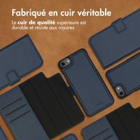 Accezz Étui de téléphone portefeuille en cuir de qualité supérieure 2 en 1 iPhone SE (2022 / 2020) / 8 / 7 / 6(s) - Bleu foncé