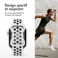 imoshion Bracelet sport⁺ Apple Watch Series 1 á 9 / SE (38/40/41 mm) | Series 10 / 11 (42 mm) - Taille S/M - Pure Platinum & Black