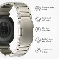 Accezz Bracelet en acier Titane mat Samsung Galaxy Watch Ultra (2024/2025) - Titanium