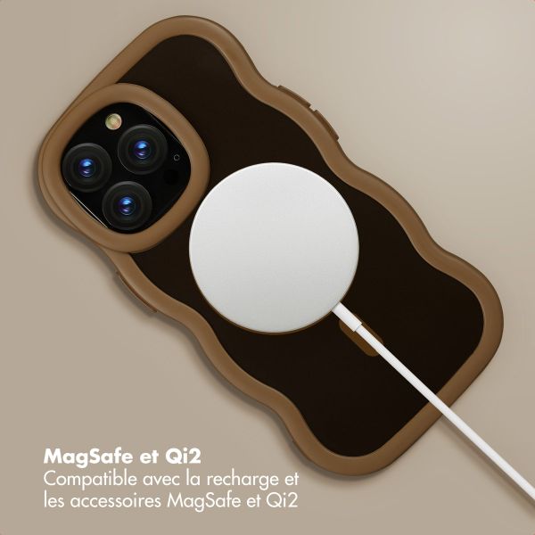 Selencia Coque arrière Wavy avec MagSafe Apple iPhone 13 Pro - Mocha Brown