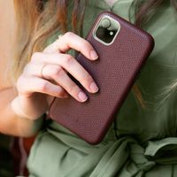 Selencia Coque Gaia Serpent iPhone 13 Pro - Rouge foncé