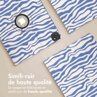 imoshion Coque tablette Design rotatif à 360° Apple iPad Pro 13 (2025) M5 / (2024) M4 - White Blue Stripes