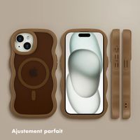 Selencia Coque arrière Wavy avec MagSafe Apple iPhone 15 - Mocha Brown