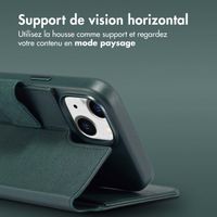 Accezz Étui de téléphone portefeuille en cuir 2-en-1 avec MagSafe iPhone 15 - Cedar Green