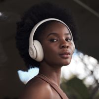 Beats Casque sans fil Studio Pro - Réduction active du bruit (ANC) - Sandstone