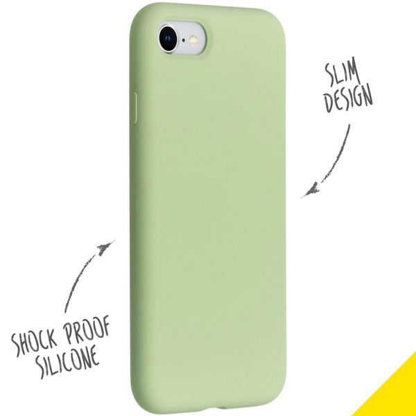 Accezz Coque Liquid Silicone iPhone SE (2022 / 2020) / 8 / 7 - Vert clair