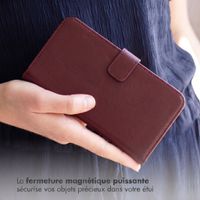 Selencia Étui portefeuille en cuir véritable Apple iPhone 17 Pro Max - Burgundy